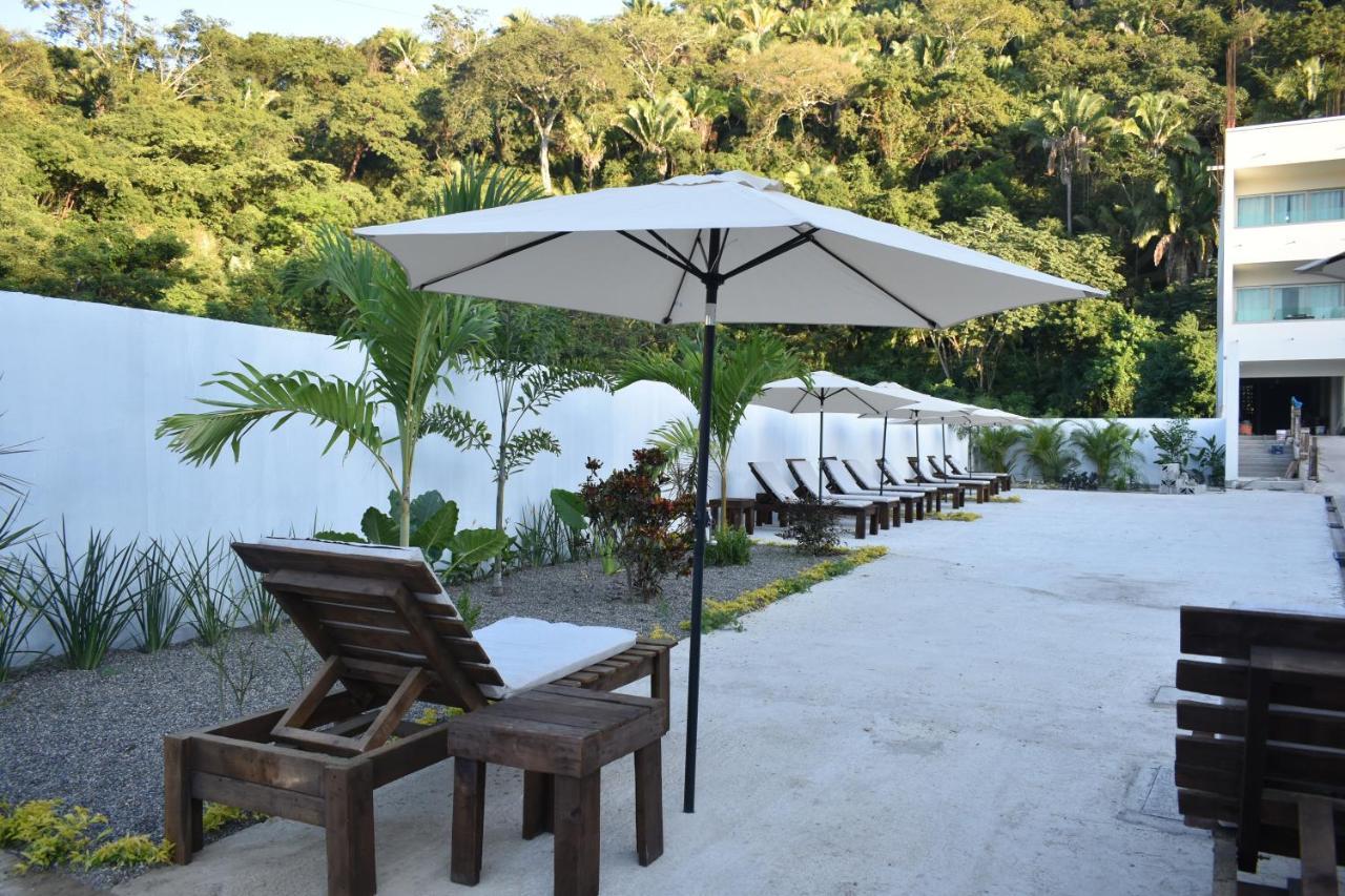 Malaki Hotel Los Ayala Bagian luar foto