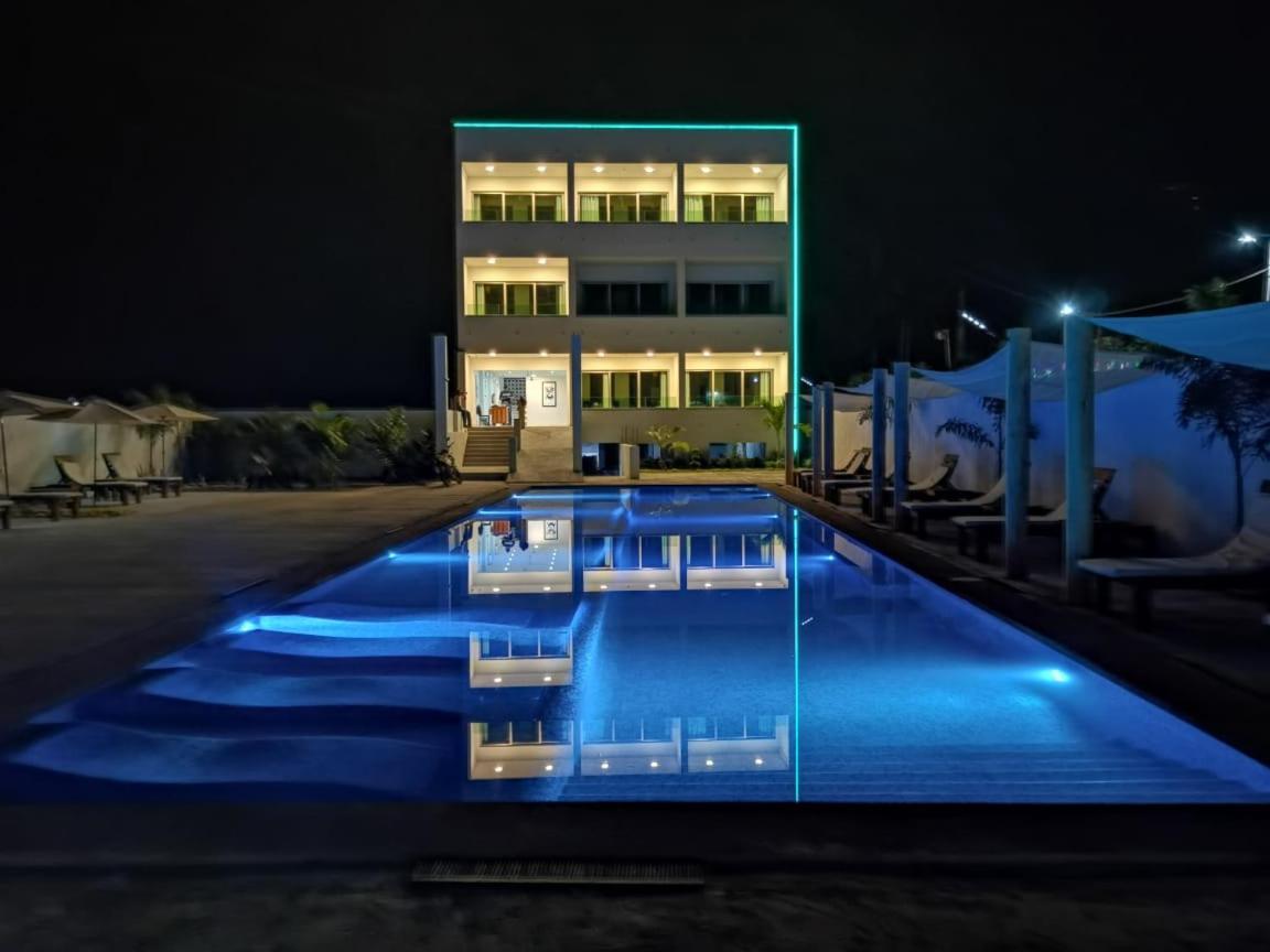Malaki Hotel Los Ayala Bagian luar foto