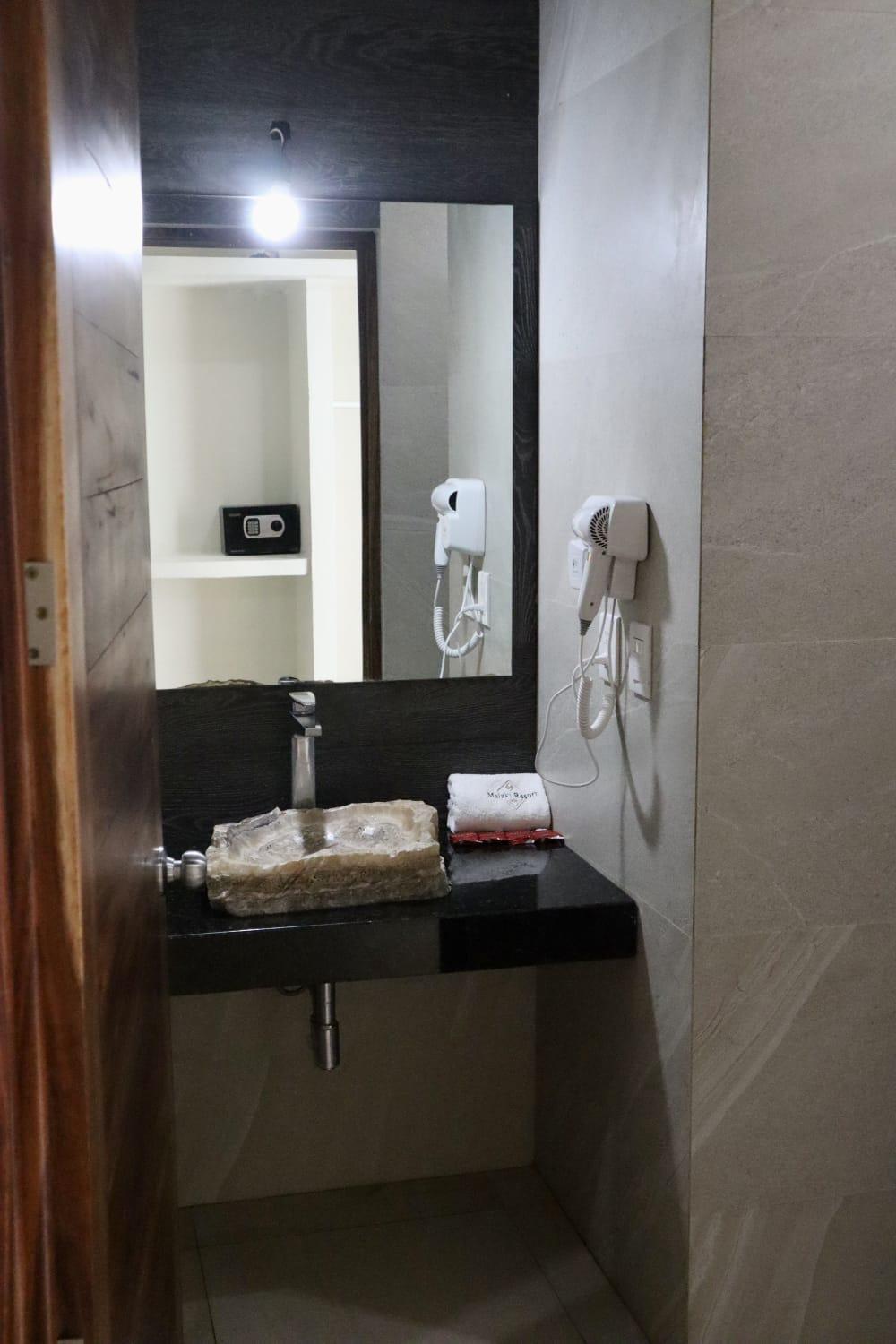 Malaki Hotel Los Ayala Bagian luar foto